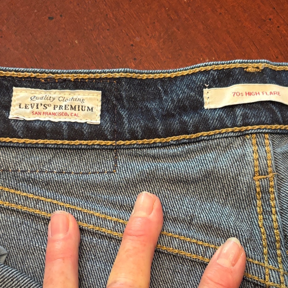 Levi's Dark Blue Relaxed Jeans - Picture 2 of 3